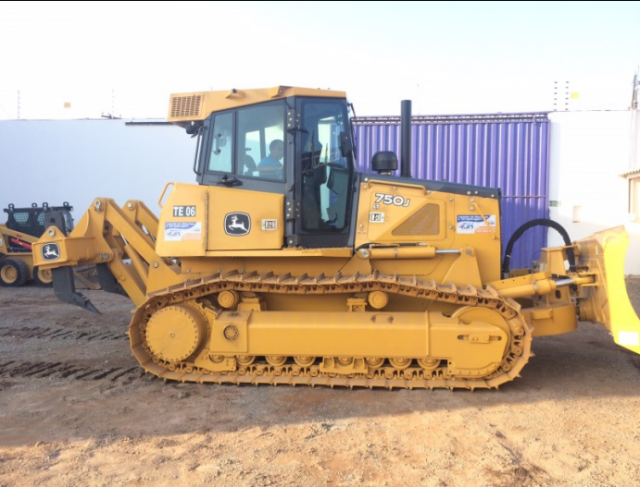 Trator de Esteira John Deere 750J